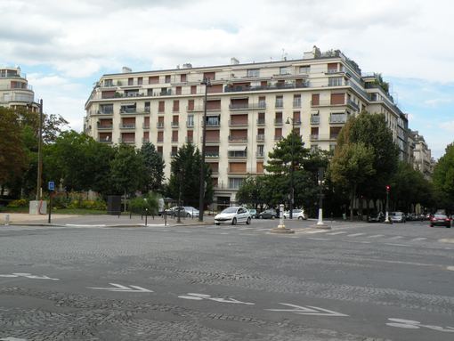  immeuble avec volets rooulants marron, avenue Foch